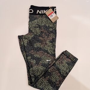 Nike Green and Black Leggings Athletic Fit